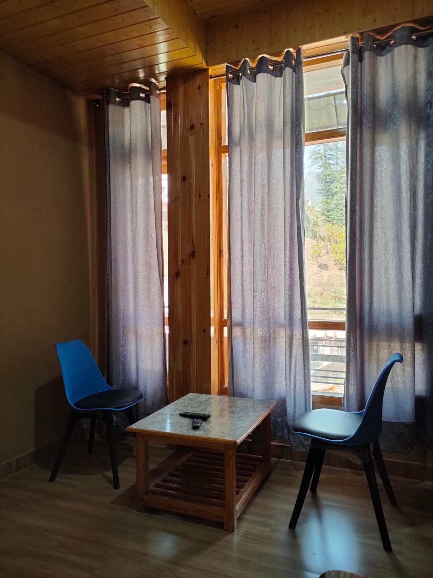 Hotel Cozy Haven Mandi Oda fotoğraf